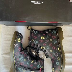 Dr Martens Sanrio Hello Kitty & Friends 1460 boots